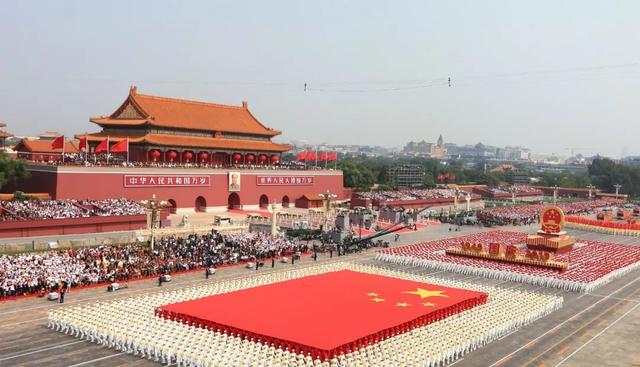 2019年，令尊龙凯时自豪的一件事——效劳国庆70周年大阅兵及联欢运动